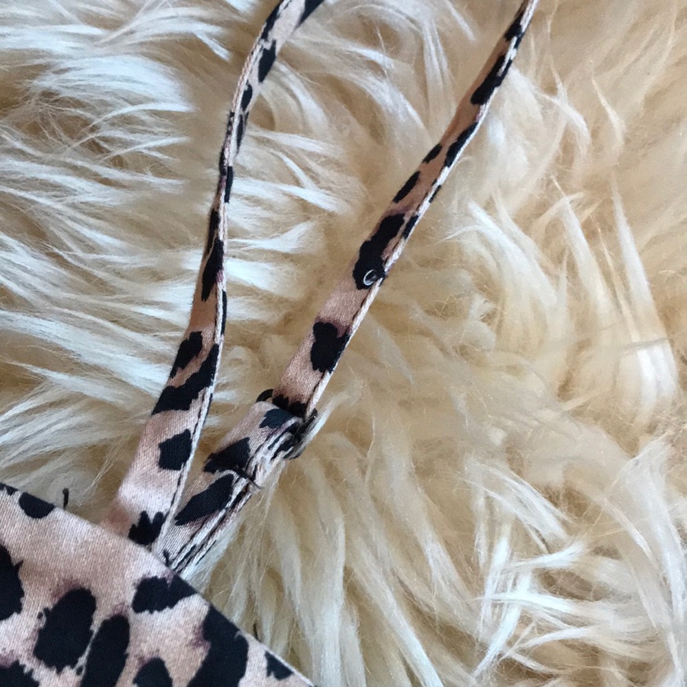 Pin Up Top 🐆 Print! - Picture 2 of 3